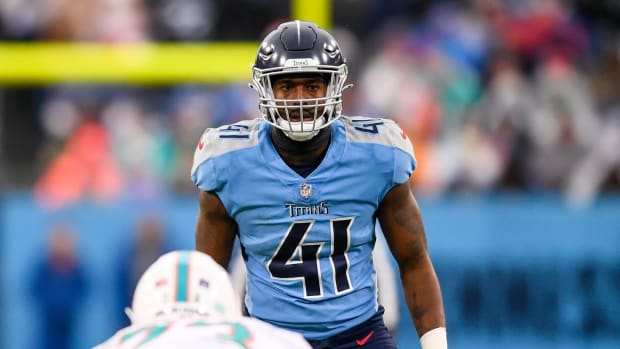 Tennessee Titans linebacker Zach Cunningham (41) looks in the backfield against the Miami Dolphins during the second half at Nissan Stadium.